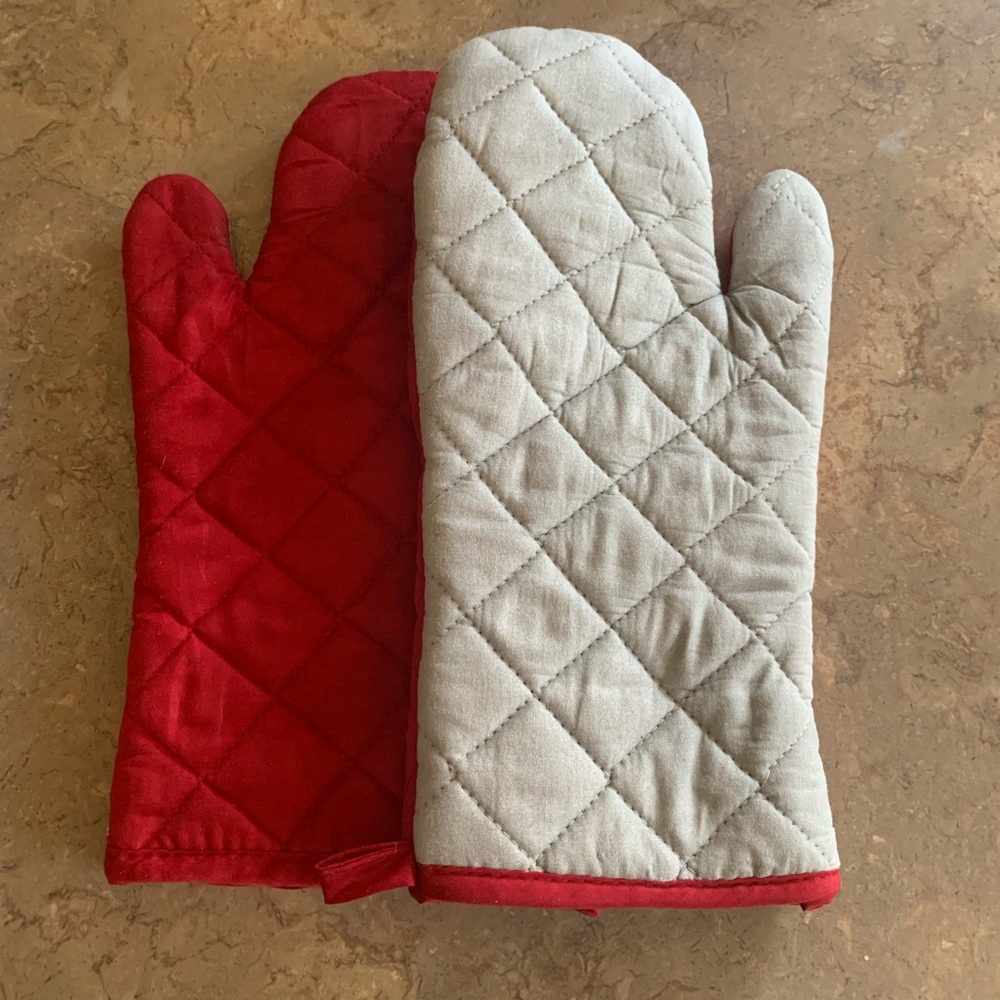 Quilted Oven Mitts with Tribal Design Pot Holder - Picture 3 of 3